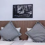 Stadt-gut-hotel Rheinischer Hof 3* إسن
