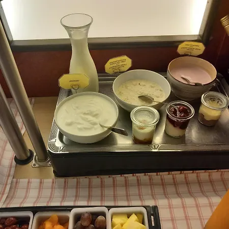 Stadt-gut-hotel Rheinischer Hof 3*