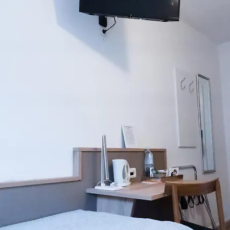 Stadt-gut-hotel Rheinischer Hof 3* Έσσεν