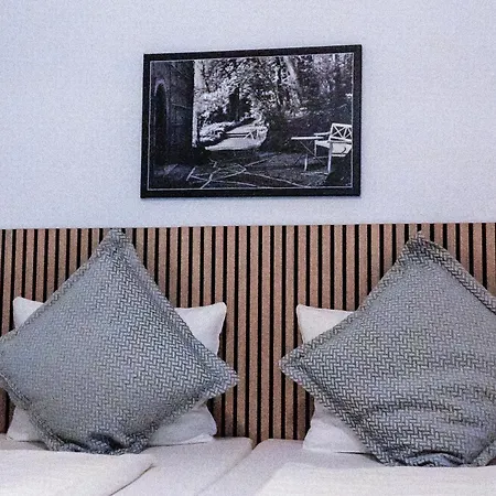 Stadt-gut-hotel Rheinischer Hof 3* إسن