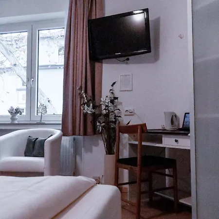 Stadt-gut-hotel Rheinischer Hof 3*