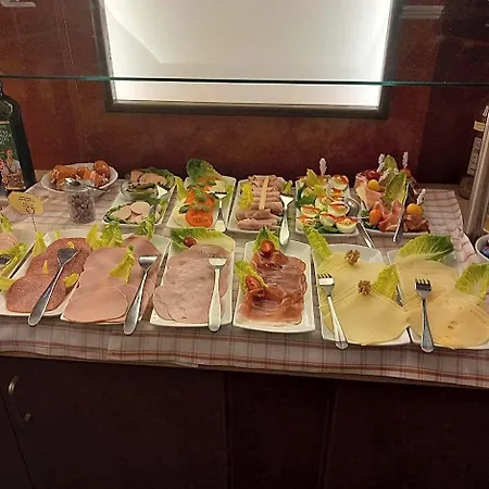 Stadt-gut-hotel Rheinischer Hof 3*