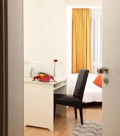 Stadt-gut-hotel Rheinischer Hof Otel