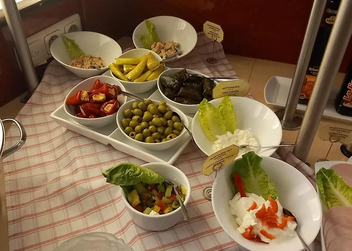 Stadt-gut-hotel Rheinischer Hof 3*