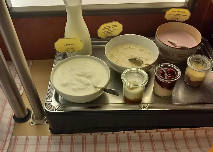 Stadt-gut-hotel Rheinischer Hof 3*