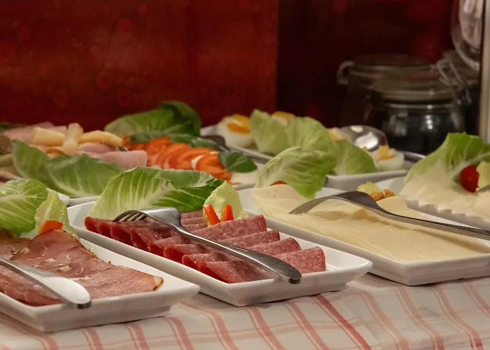 호텔 Stadt-gut-hotel Rheinischer Hof 3*