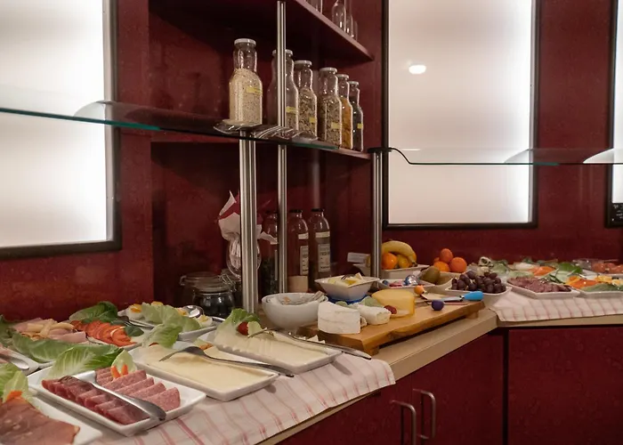 Stadt-gut-hotel Rheinischer Hof 3*