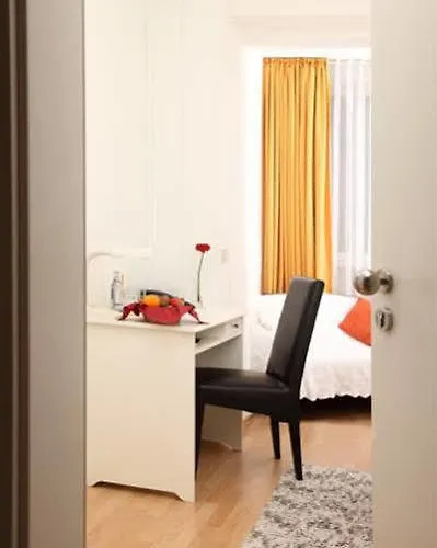 Stadt-gut-hotel Rheinischer Hof Hotel